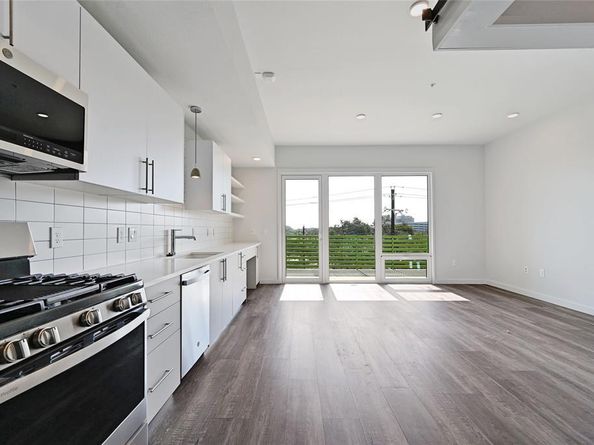 4004 Banister LN 303, Austin TX 78704