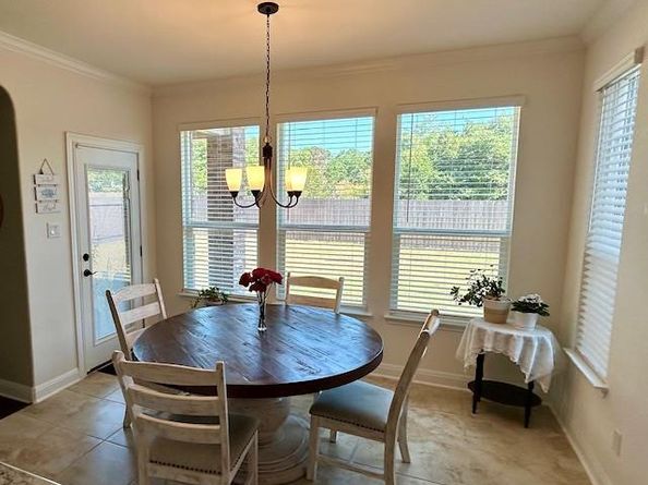 1725 Stinnett DR, Leander TX 78641