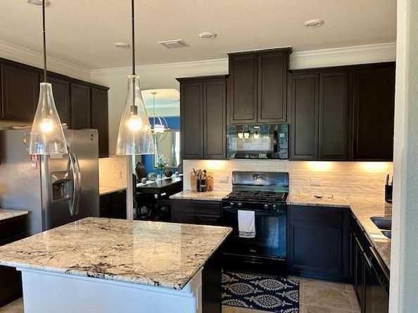 1725 Stinnett DR, Leander TX 78641
