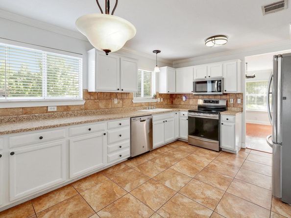 16716 Spotted Eagle DR, Leander TX 78641
