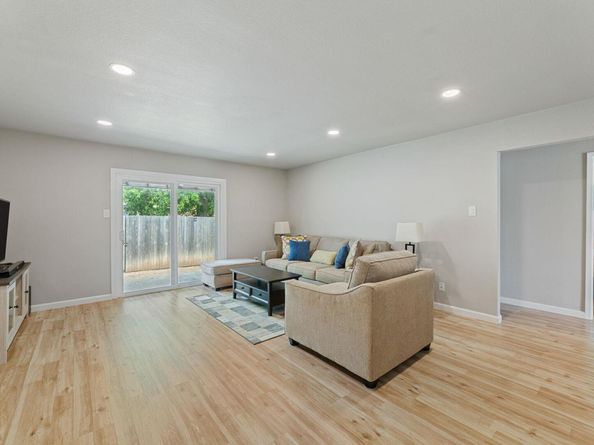 2106 Ponciana LOOP, Austin TX 78744