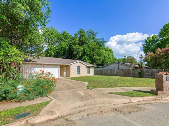 2106 Ponciana LOOP, Austin TX 78744