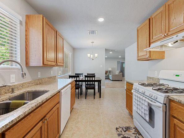 2106 Ponciana LOOP, Austin TX 78744
