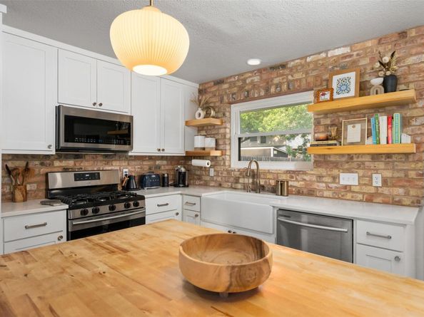 9313 Notches DR, Austin TX 78748