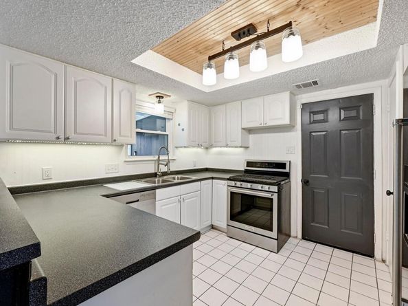 1406 Oakridge DR, Round Rock TX 78681