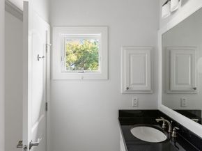2308 W 9TH St B, Austin TX 78703