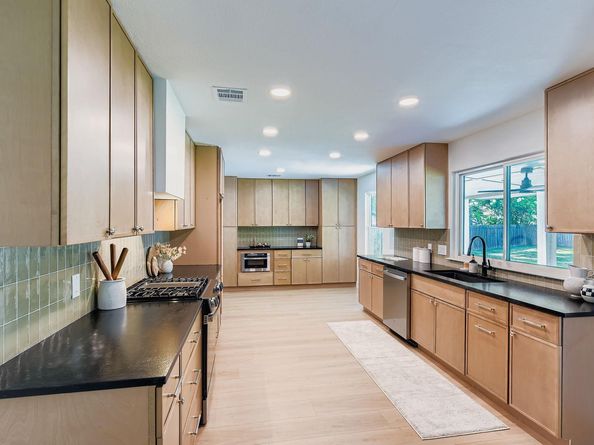 7409 Whistlestop DR, Austin TX 78749