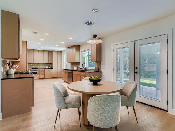 7409 Whistlestop DR, Austin TX 78749