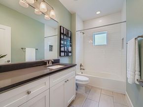 1410 E 2nd ST 2, Austin TX 78702