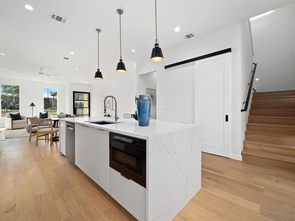 1104 Gunter ST 1/2, Austin TX 78702