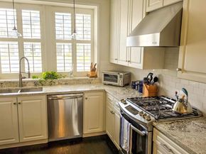 1021 Wakefield DR, Houston TX 77018