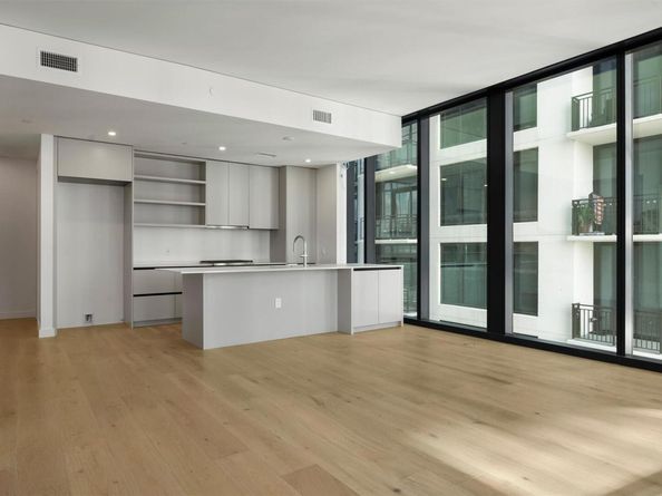 610 Davis ST 2408, Austin TX 78701