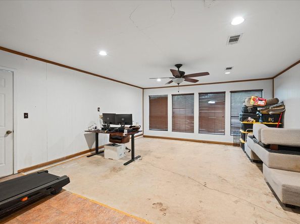 8102 Shadowood DR, Austin TX 78757