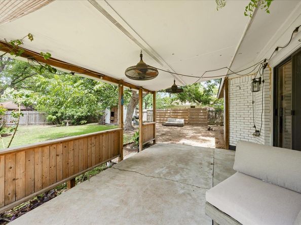 8102 Shadowood DR, Austin TX 78757