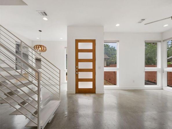 513 W Croslin ST B, Austin TX 78752