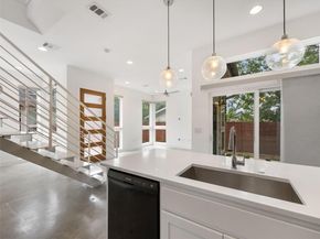513 W Croslin ST B, Austin TX 78752