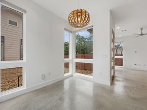 513 W Croslin ST B, Austin TX 78752