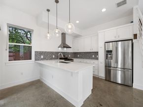 513 W Croslin ST B, Austin TX 78752