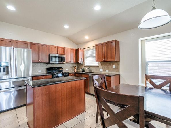 2404 Christoff LOOP, Austin TX 78748