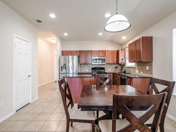 2404 Christoff LOOP, Austin TX 78748