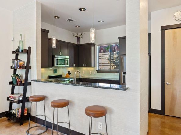 2104 East Side DR, Austin TX 78704