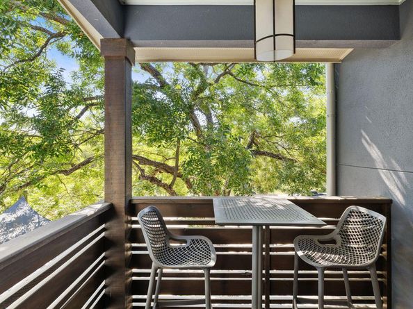 2104 East Side DR, Austin TX 78704