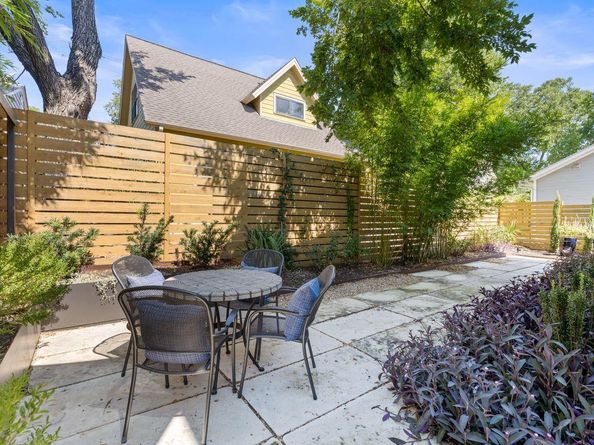 2104 East Side DR, Austin TX 78704