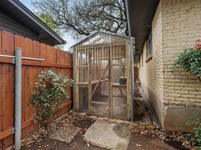 8709 Honeysuckle TRL, Austin TX 78759