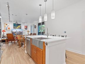 1900 Barton Springs RD 3031, Austin TX 78704