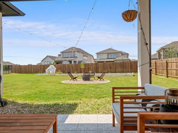 208 Dycus BND, Liberty Hill TX 78642