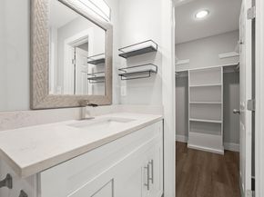 6410 Chimney Creek CIR B, Austin TX 78723