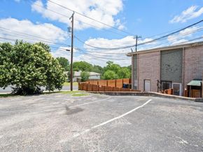 6410 Chimney Creek CIR B, Austin TX 78723