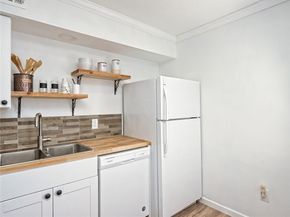 1840 Burton DR 226, Austin TX 78741