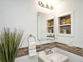 1840 Burton DR 226, Austin TX 78741