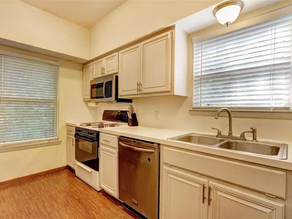 2208 Trailside DR, Austin TX 78704