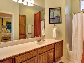 2208 Trailside DR, Austin TX 78704