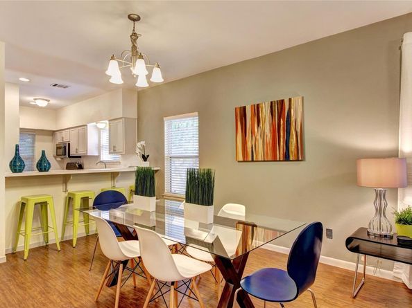 2208 Trailside DR, Austin TX 78704