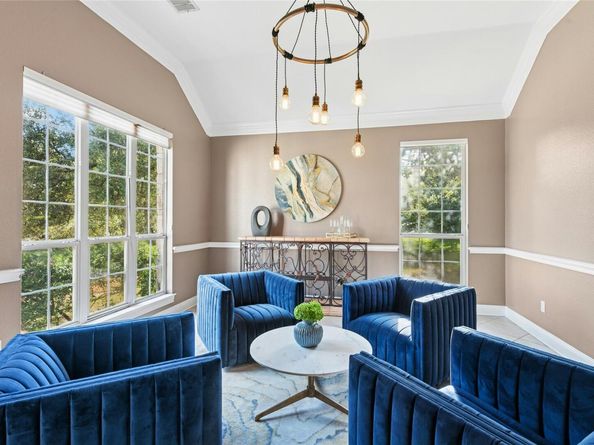 2 Heatherbloom LN, The Hills TX 78738