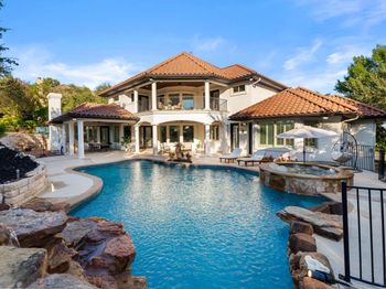 2404 University Club DR
