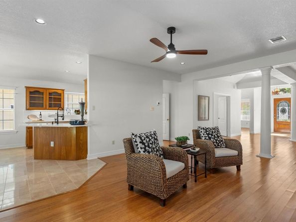 30205 Hacienda LN, Georgetown TX 78628