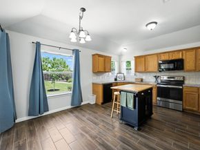 212 Valley Oaks LOOP, Georgetown TX 78626