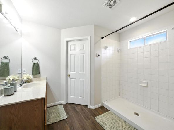 212 Valley Oaks LOOP, Georgetown TX 78626