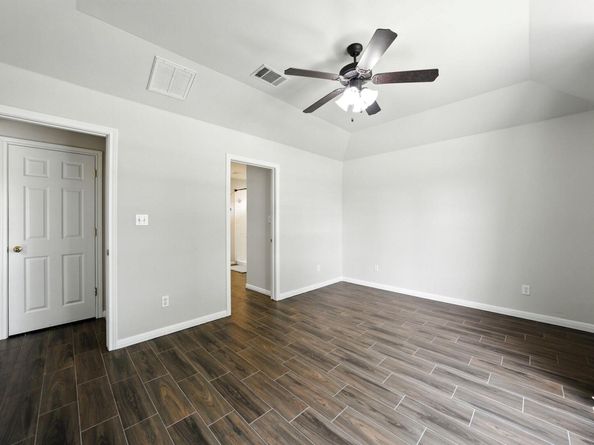 212 Valley Oaks LOOP, Georgetown TX 78626