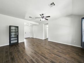 212 Valley Oaks LOOP, Georgetown TX 78626