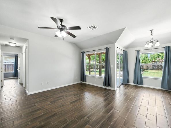 212 Valley Oaks LOOP, Georgetown TX 78626
