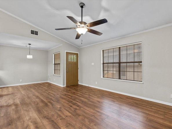 201 E Noton ST 104, Pflugerville TX 78660