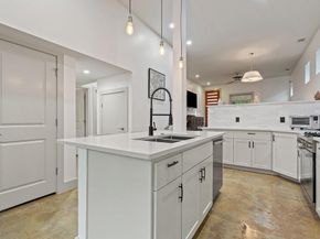 1131 Poquito ST A, Austin TX 78702