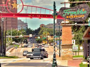 800 Embassy DR 602, Austin TX 78702