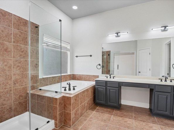 114 Aria RDG 802, Lakeway TX 78738