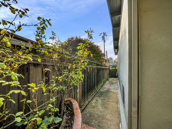 7810 Sanford Street, Oakland CA 94605